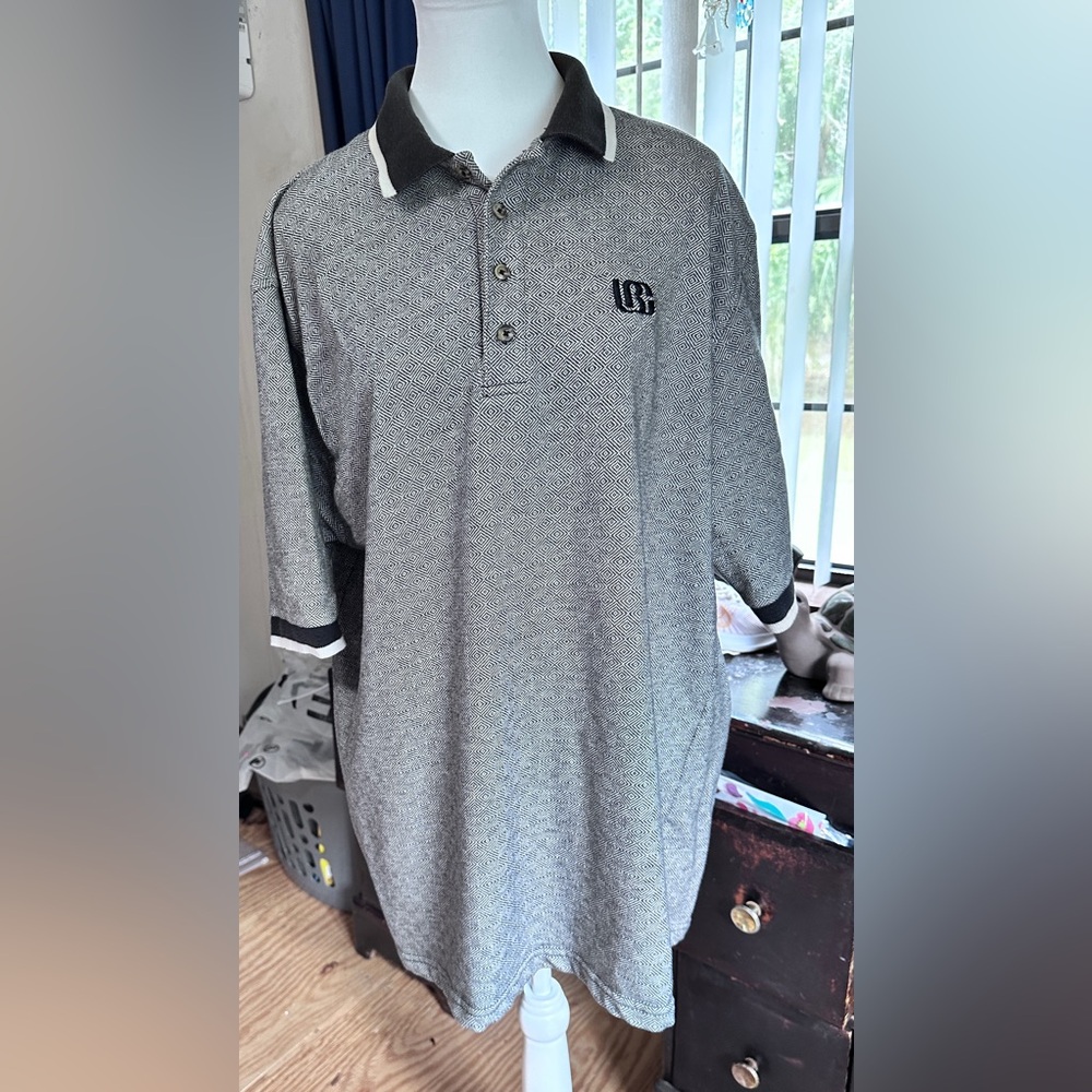 Munsingwear Polo Shirt in Gray & Black Geometric Print w/ embroidered logo, XL